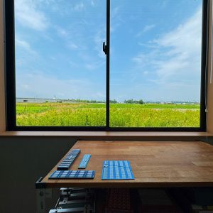 セララベルSL製造室から望む田園風景。熟練スタッフが丁寧に製造。